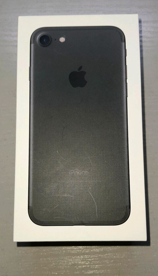 iPhone 6 / 16 GB silber mit schwachem Accu in Grumbach