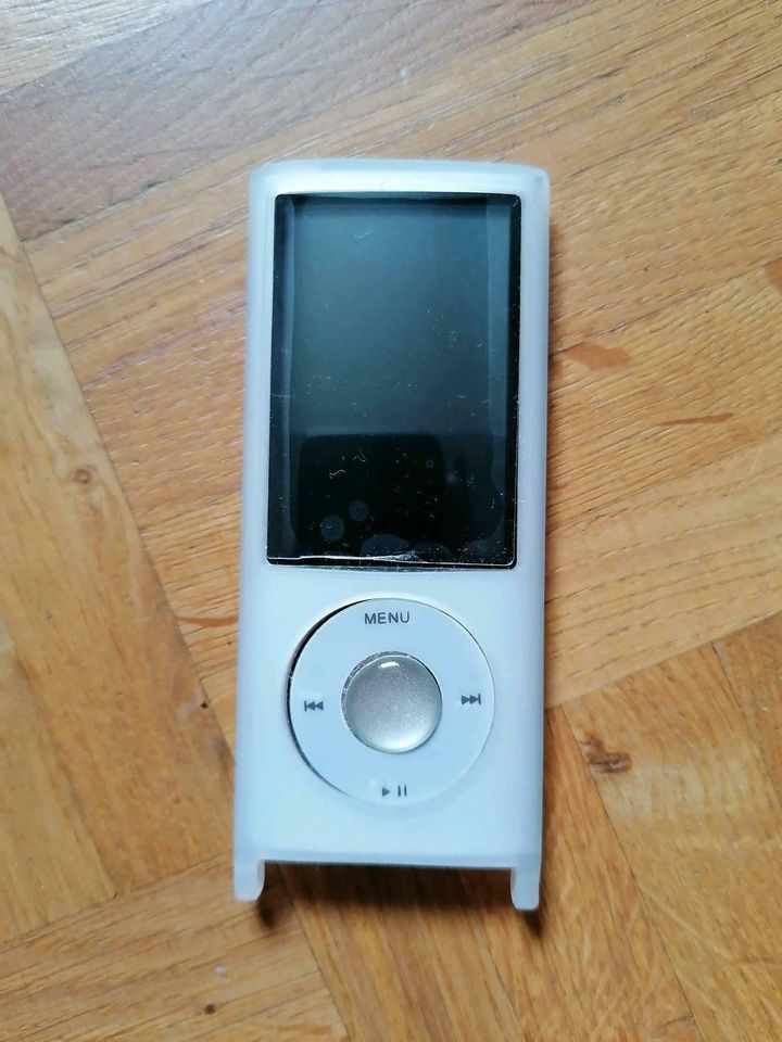 Apple iPod Nano 4G Silber in Zierenberg