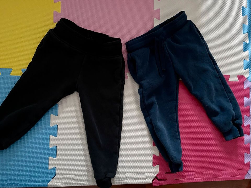 Hosen Biobaumwolle H&M 92 blau schwarz jogger in Kassel