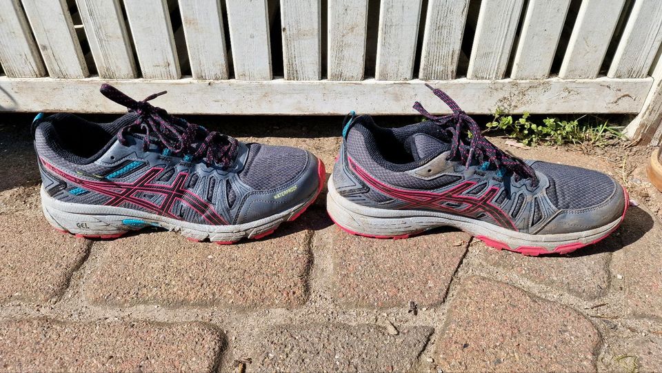 Asics Sport- und Laufschuhe - Größe 41,5 (gebraucht) in Lübeck