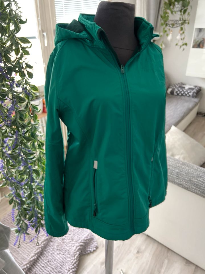 Windfeste Jacke mit kuschel innen Gr. 40 in Sindelfingen