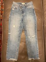 Jeans mit schräger Knopfleiste von Stradivarius Größe 36 Hessen - Ahnatal Vorschau