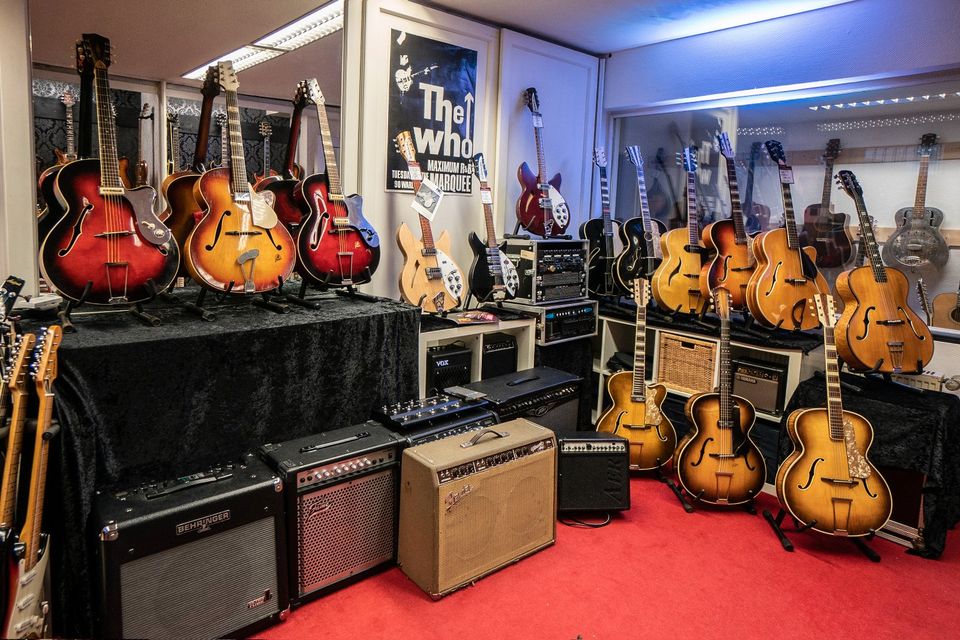 Ankauf Gibson Fender Rickenbacker Düsenberg Taylor Martin Vox in Herne