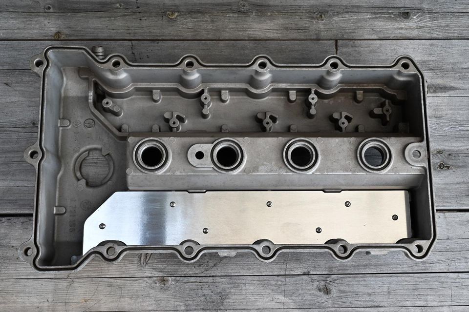 BMW E30 E36 318 is ti baffle valve cover exhaust side M42 in Scheyern