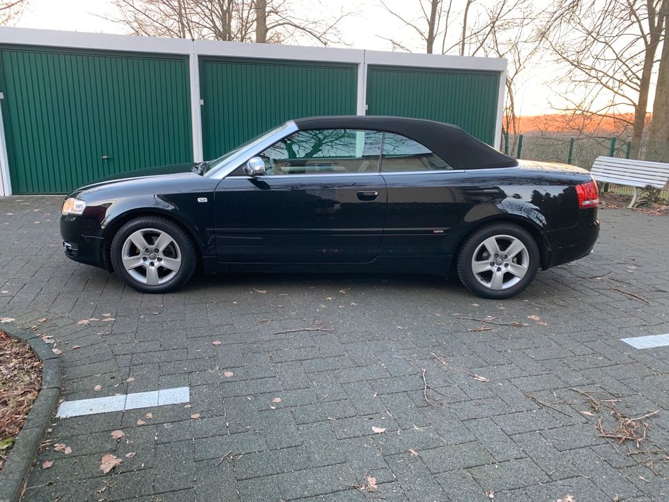 Audi A4 Cabriolet 2.0 TDI S-LINE 1.Hand im Jahreswagenzustand in Wermelskirchen