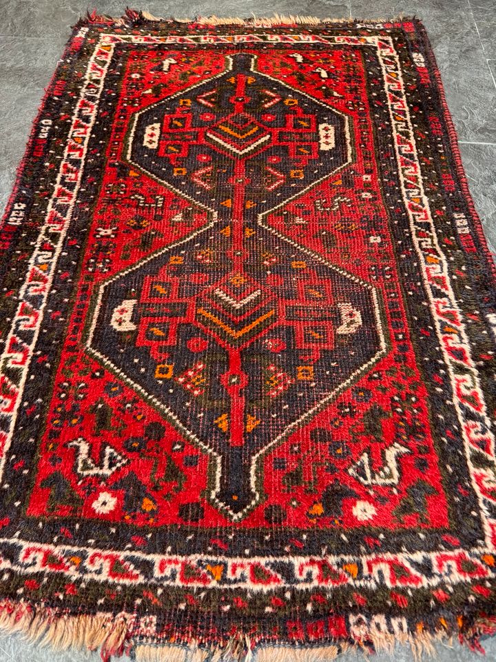 Shiraz Yalama 125x83 cm Handgeknüpft alt Orientalisch defekt rot in Berlin