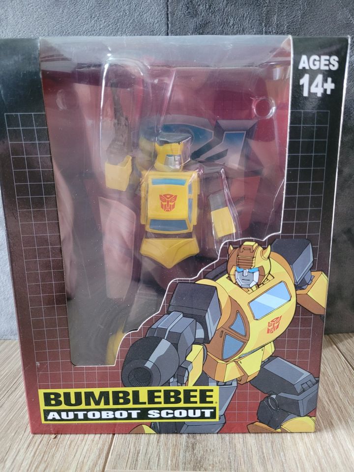 TRANSFORMERS - 2X Bumblebee PVC Statue ( movie & vintage ) in Rümmelsheim