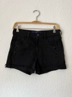 Hollister – High Rise Jeans Shorts in schwarz, Größe 3, W26, S Nordrhein-Westfalen - Grevenbroich Vorschau