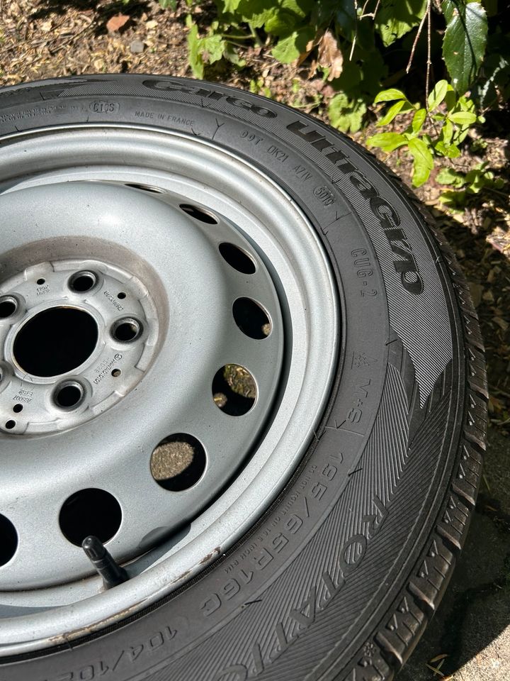 Reifen auf Stahlfelgen Mercedes Vito in sehr guter Zustand in Baunatal