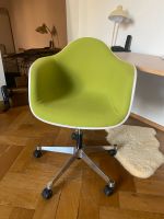 Eames Plastic Arm Chair PACC Vollgepolstert Vitra Drehstuhl München - Schwabing-Freimann Vorschau