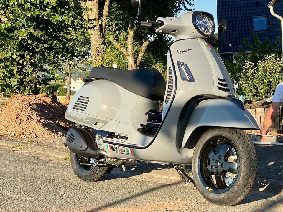 Vespa GTS 300 HPE / GTS 125 HPE Dekor L - MJ 2019 bis 2022 in Burglengenfeld