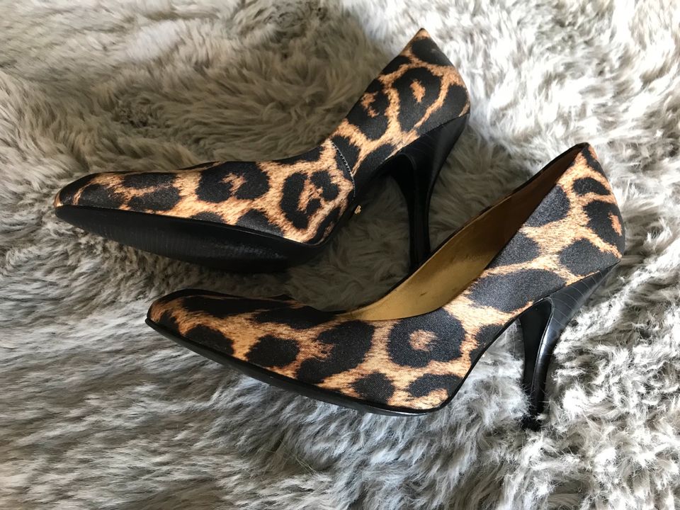 Guess High Heels Pumps Leo Leopard Größe 35 Satin in Brilon