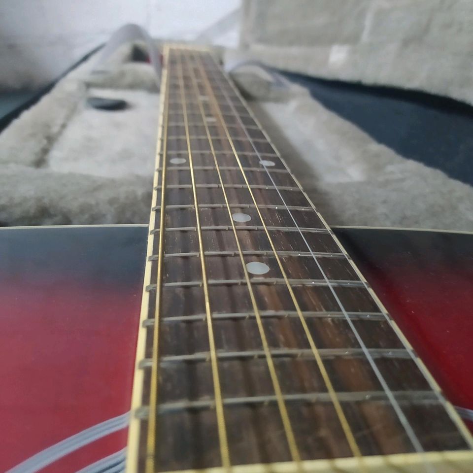 Gitarre (Westerngitarre) in Neumünster