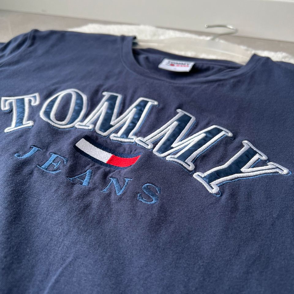 Tommy Hilfiger Damen Logo T-Shirt M blau marine Neuwertig in Bergisch Gladbach