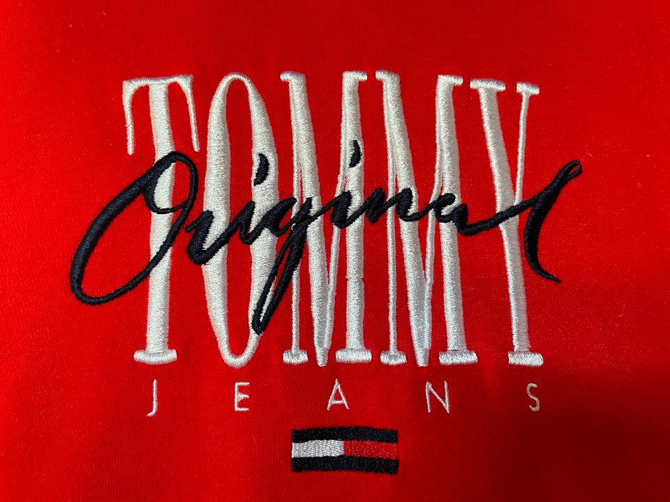 Roter Kapuzenpullover mit Logo von Tommy Jeans, Gr. XS in Sankt Margarethen