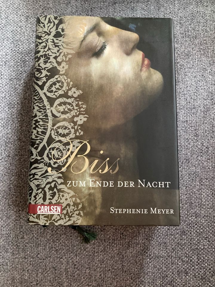 4 Bücher „Twilight Biss“ von Stephenie Meyer in Marburg