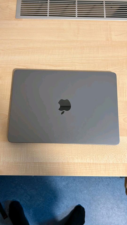 Apple MacBook Air, Silber, 13.6 Zoll, 8GB, 256 GB SSD in Schwerte
