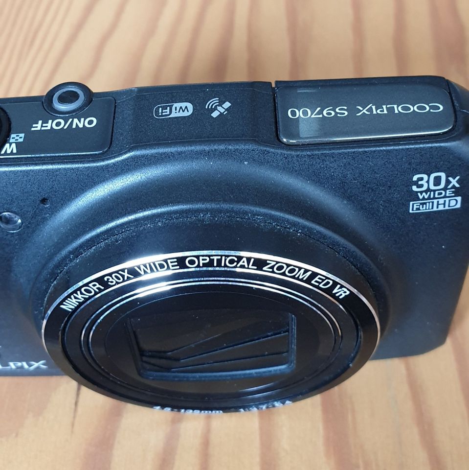 Nikon Coolpix S9700 mit Akku und Ladekabel in Ditzingen