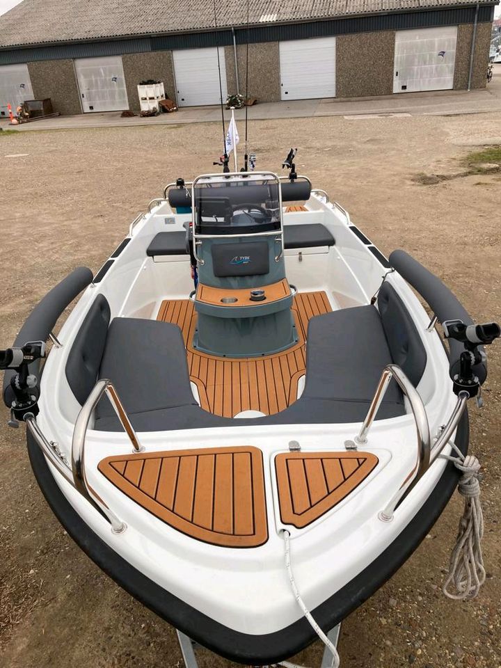 Konsolenboot Motorboot Angelboot 4,5m Tysk C 450 open in Simonsberg