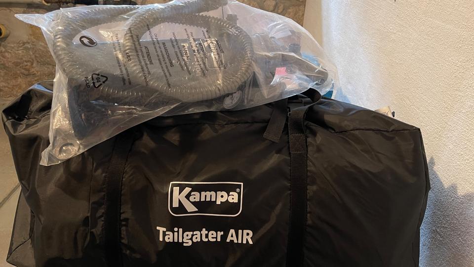 Aufblasbares Heckklappenzelt Tailgater AIR für Bus / Auto in Dresden