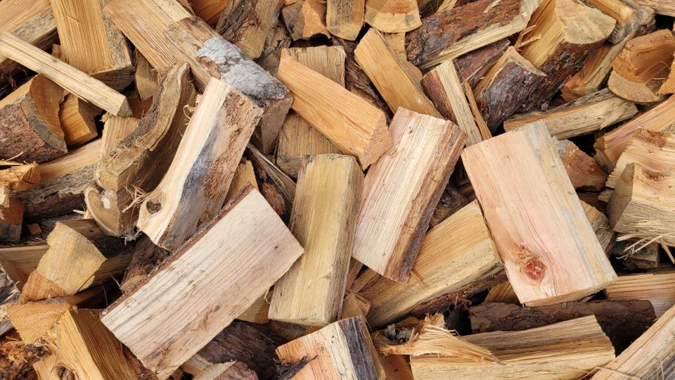 Trockenes Kaminholz Nadelmischholz Holz zum sofortigen Gebrauch ! in Kevelaer