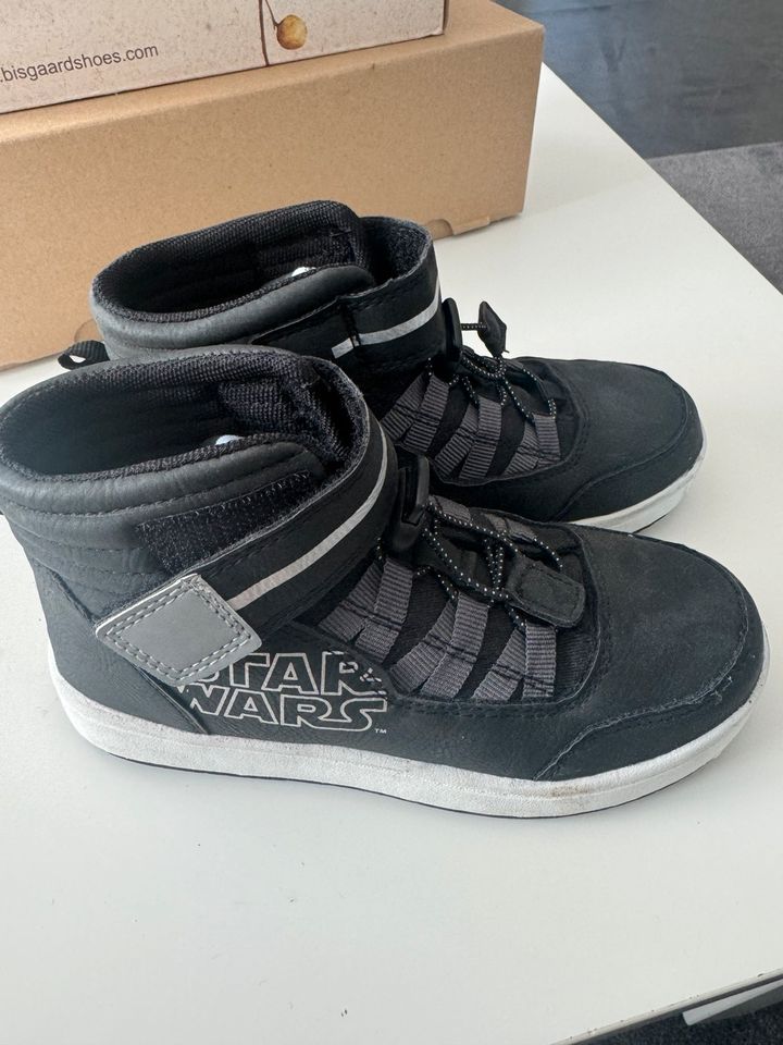 Turnschuhe Star Wars mit Gummischnürsenkel / Schnellverschluss in Wolfsburg