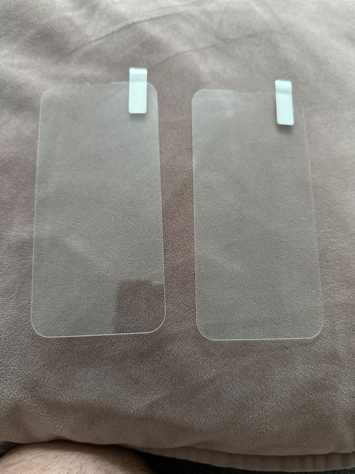 2 x Panzerglas für das iPhone 13 Pro in Hamburg