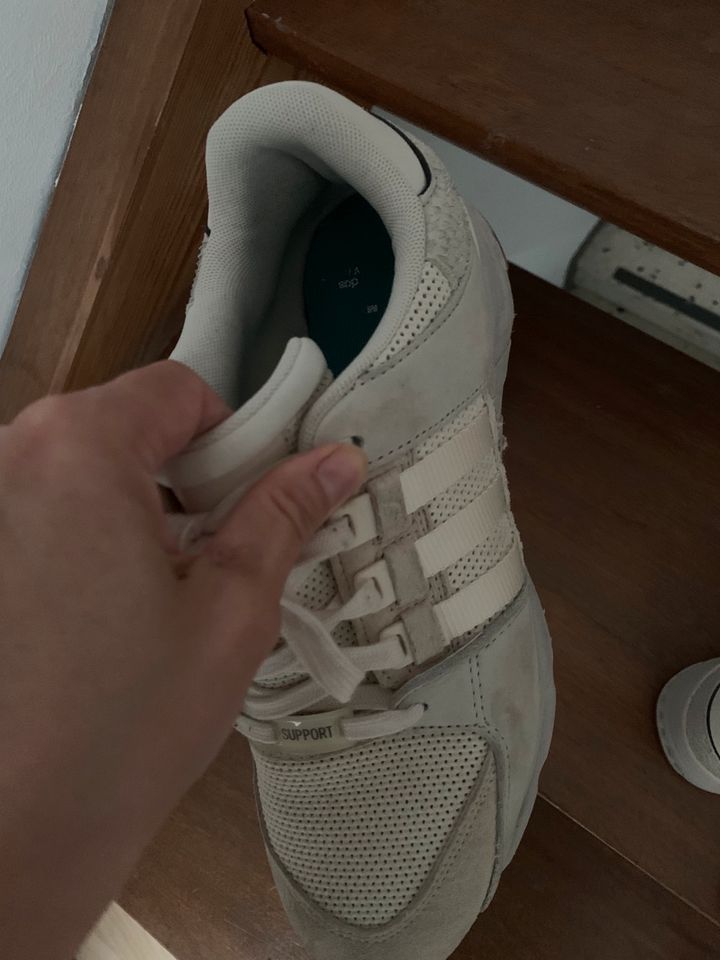 Adidas Sneaker Beige 42 in Kämpfelbach