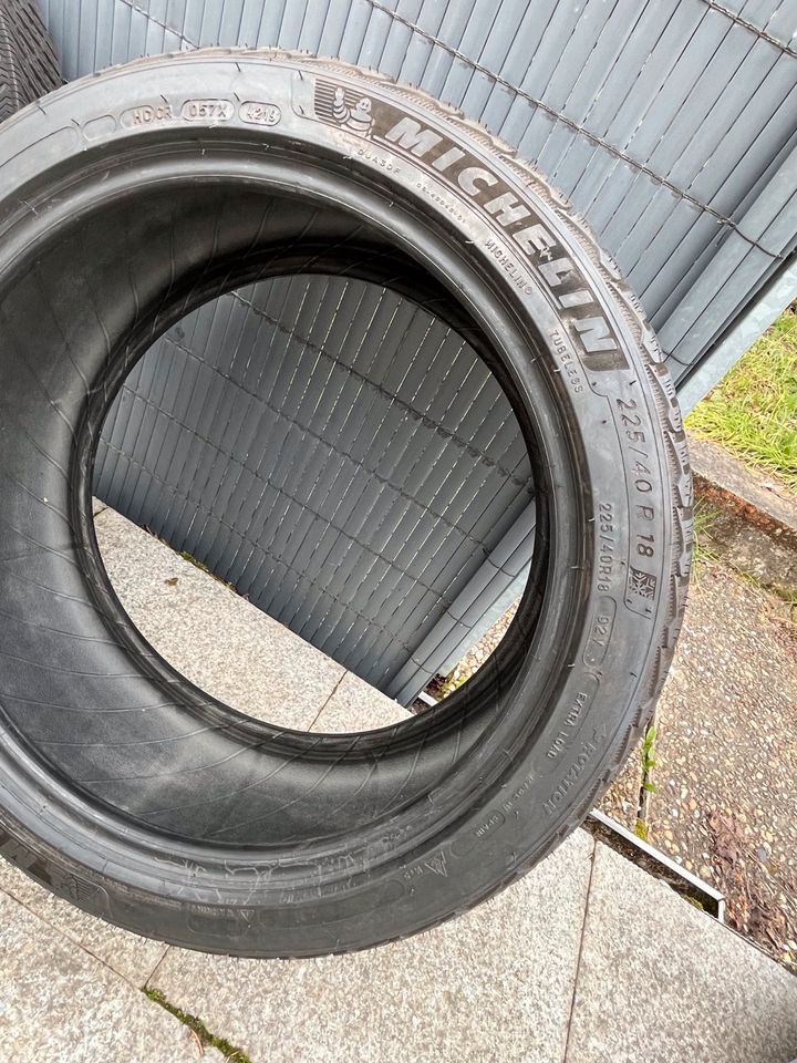 Michelin Pilot Alpin 5 Winterreifen 225/40 R18 92V in Ludwigsburg