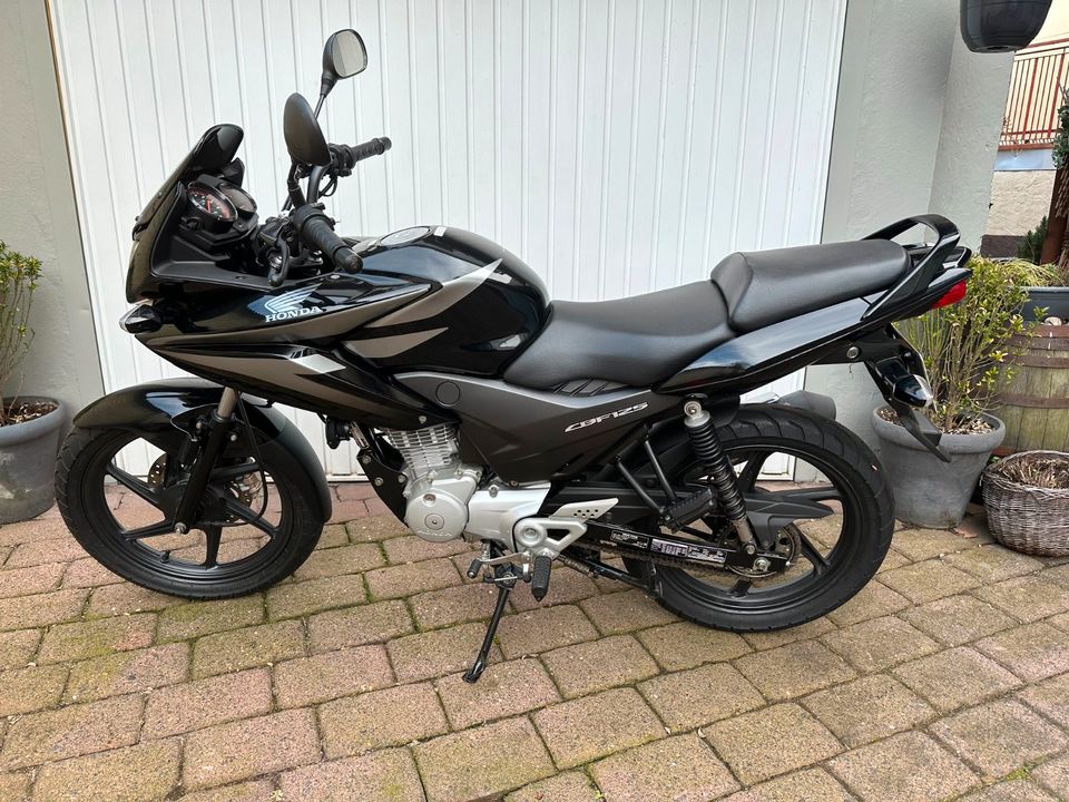 Honda CBF 125 M schwarz - 9.738km - neuer TÜV in Rodgau