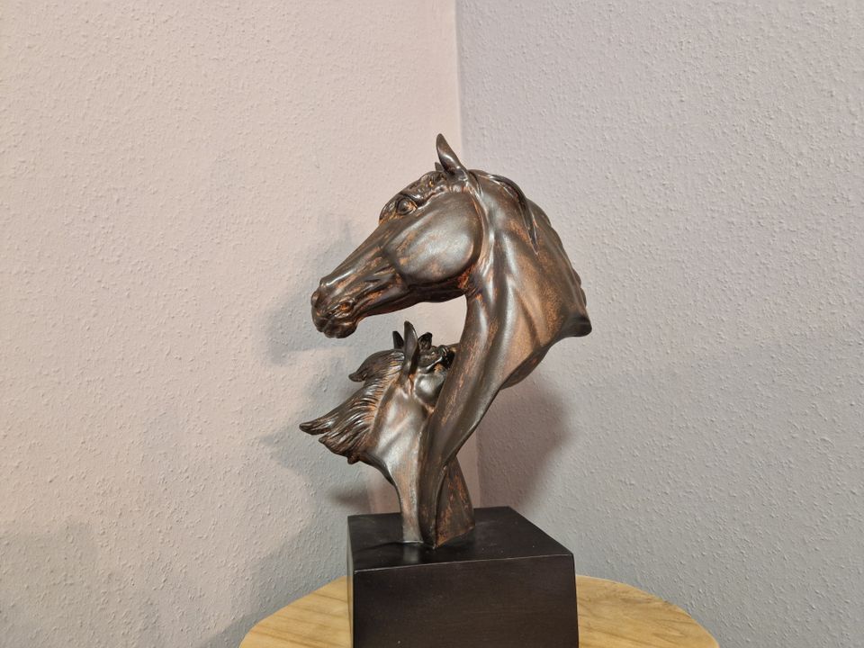 Skulptur Pferd Fohlen Kopf Büste Pferdekopf Deko Figur Poly 44cm in Bad Schwartau