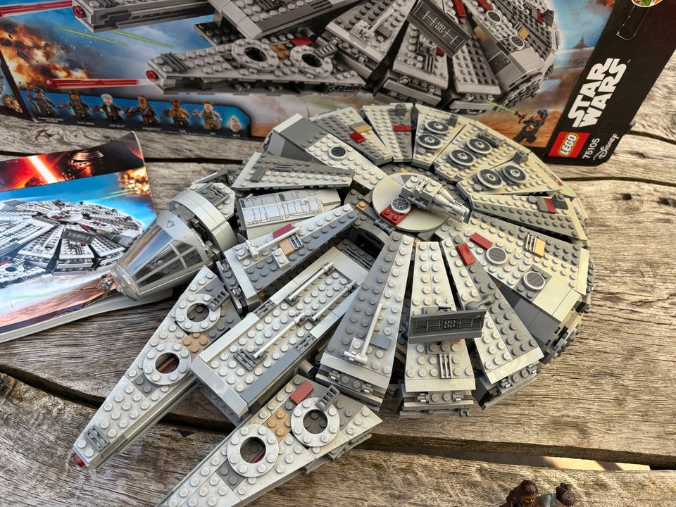 Lego Millenium Falcon 75105 in Burgdorf