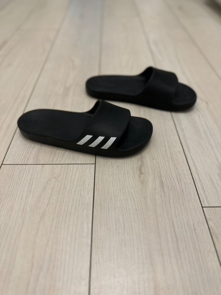 Adidas ADILETTE Badeschuhe Gr. 38 in Berlin