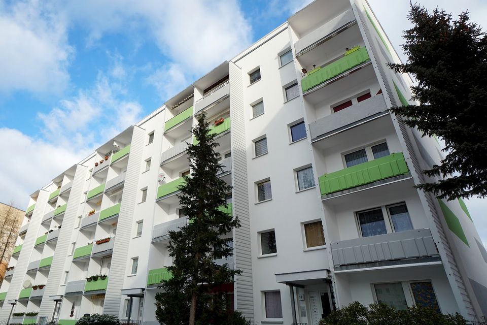 moderne Balkonwohnung mit gefliestem Duschbad im beliebten 1. OG in Flöha 