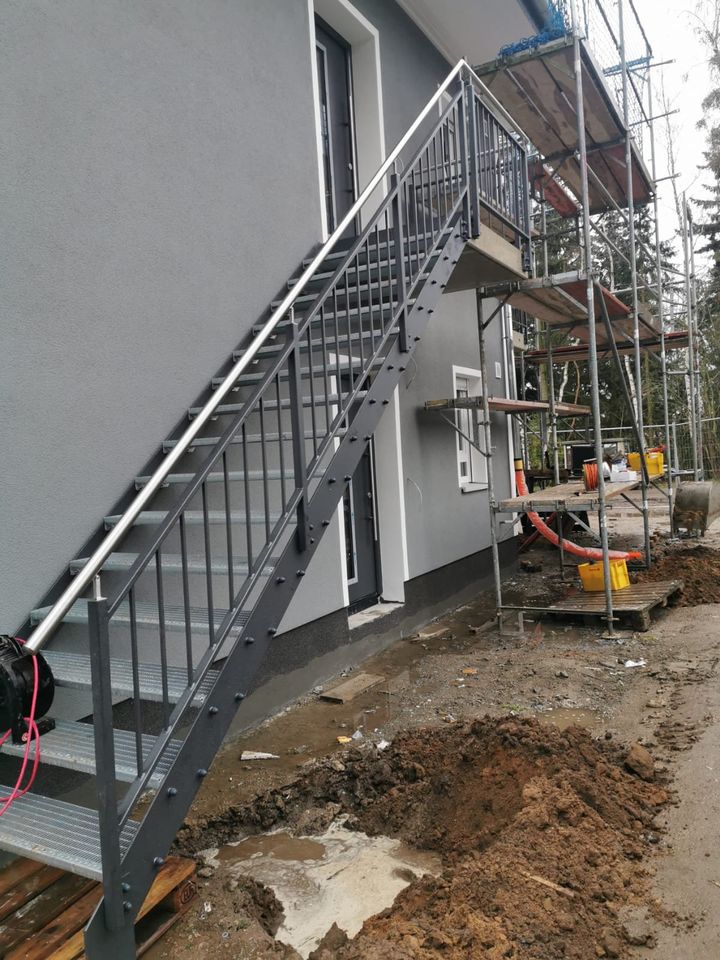 Feuerverzinkte Stahltreppe / Stahltreppe mit Podest / Stahltreppen aus Polen in Reitwein