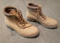 Boots Gr. 40 Stiefeletten altrosa wie NEU Hessen - Reiskirchen Vorschau