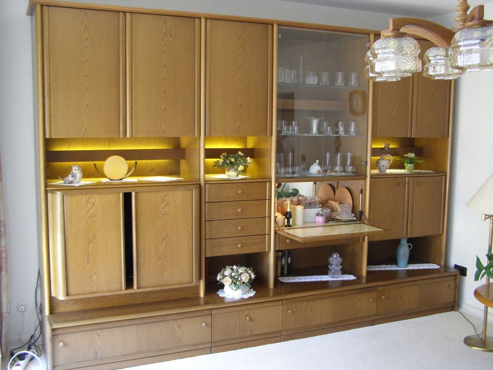 Wohnzimmerschrank  B332 cm x H233 cm in Krefeld