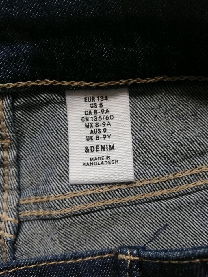 NEUWERTIG kurze Hosen Jeans Shorts h&m 134 & 152 in Dresden
