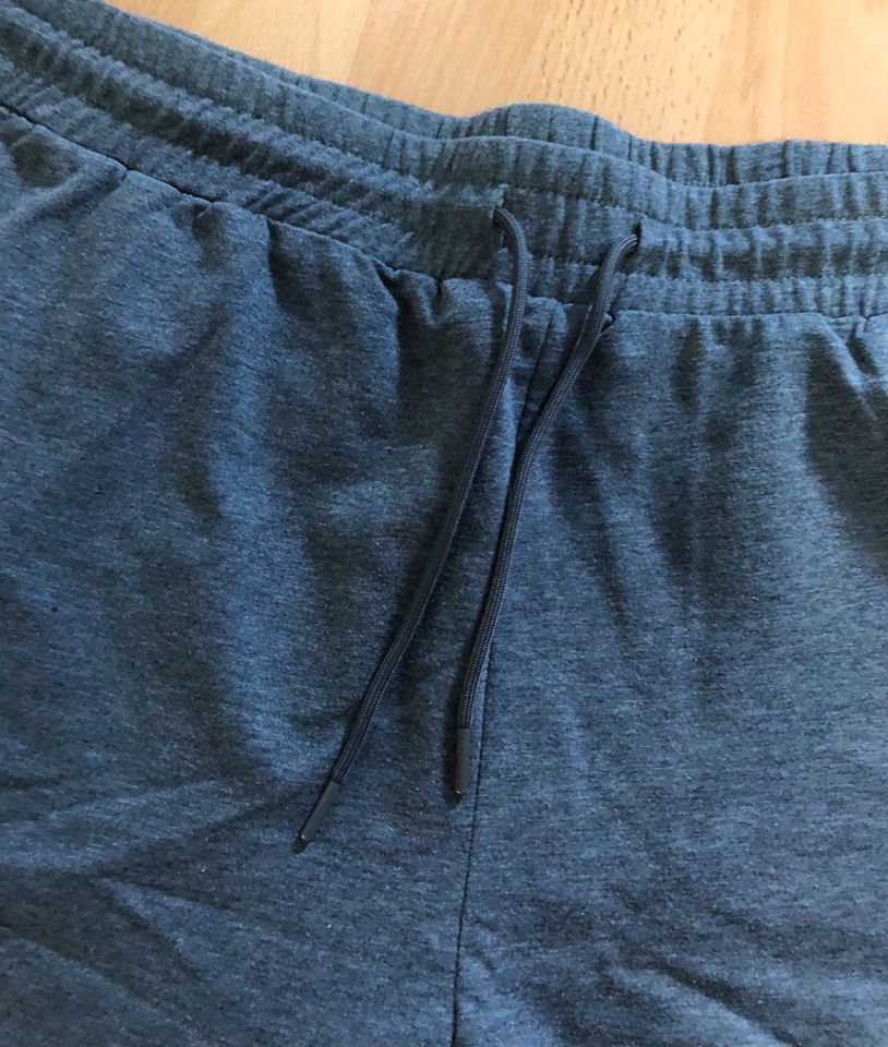 Gymshark Jogger Grau Gr. L Hose Jogginghose Short in Burscheid