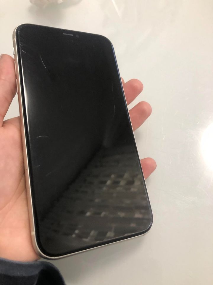 IPhone 11 64 GB guter Zustand in Langenau