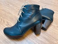 Chie Mihara Stiefelette Pumps 38 Topzustand Schuhe Leder Blau Berlin - Steglitz Vorschau
