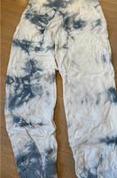 Jogginghose Hose Batik blau weiß Gr. M Clockhouse selten getragen Kr. München - Taufkirchen Vorschau