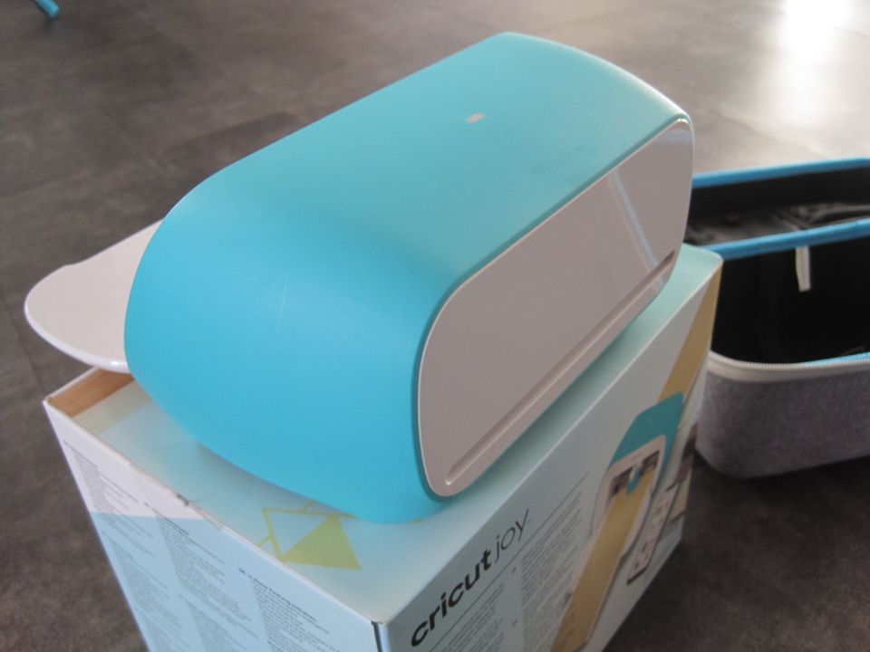 Cricut joy Plotter XXL Zubehör über 50 Stifte 7 Matten Tasche OVP in Inden