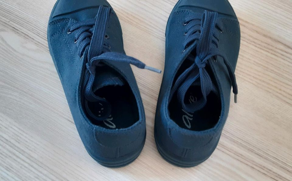 NEU Sneaker Turnschuhe blau Schnürschuhe Frühjahr Jungen Gr. 30 in Losheim am See