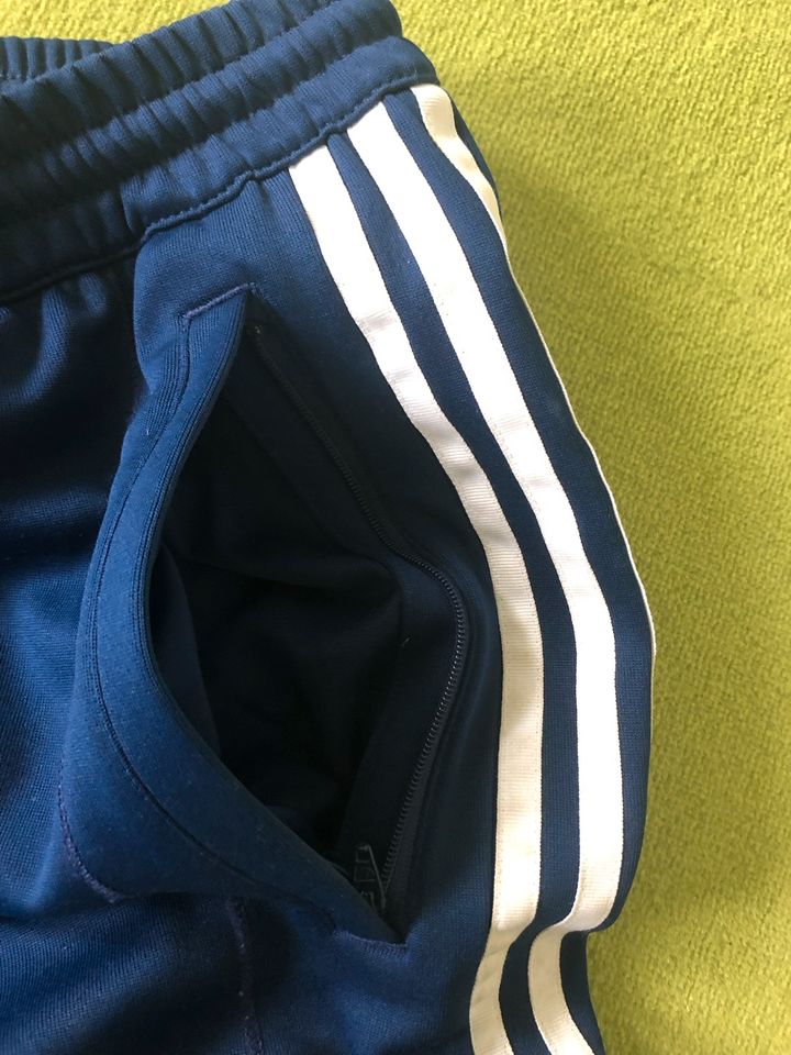 Adidas Jogginghose blau L in Essen