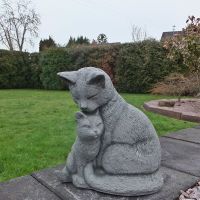 Steinfigur Katze mit Kätzchen Steinguss Frostfest Nordrhein-Westfalen - Korschenbroich Vorschau