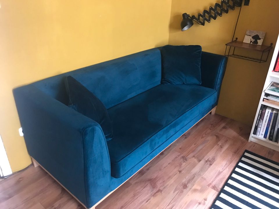 Sofa Blomma MØRTEENS 3-Sitzer Samt Petrol Holz Eiche Retro Kissen in Düsseldorf