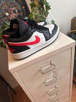 Nike Jordan 1 low - Black Siren Red Elberfeld - Elberfeld-West Vorschau