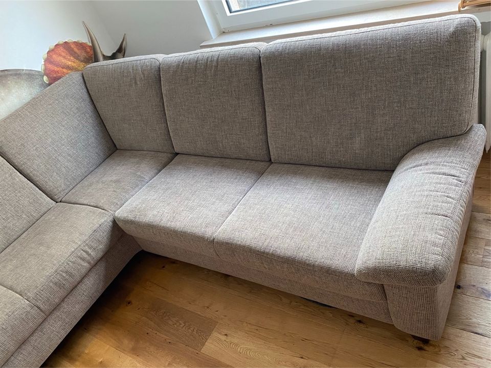 L-Couch, Sofa übers Eck, braun, gut erhalten in Seligenstadt