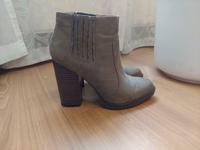 Zara Stiefelette Boots Echtleder 39 Hessen - Offenbach Vorschau